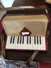 Akkordeon Zu Verkaufen vom  Musikhaus Franzl Strauß in Pforzheim.