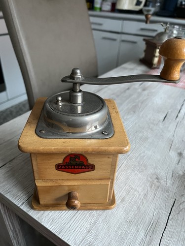 Alte kleine kaffeemühle - alte,