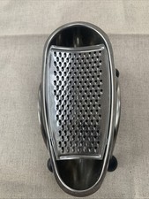 Parmesanreibe mit Behälter