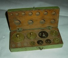 alter Holzkasten mit