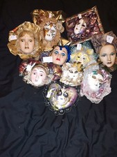 Eine Porzellan Masken Sammlung