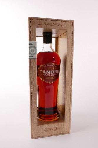 Tamdhu cigar malt - cigar, whisky