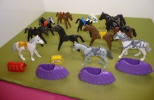 Playmobil  11 Pferde  Ritterpferde Turnierpferde  Zubehör