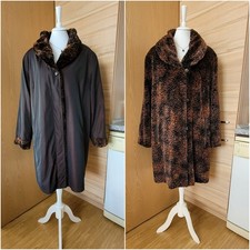 Baronia von Gollas Mantel