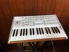Access Virus TI2 Polar 37-Tasten Synthesizer mit Netzteil