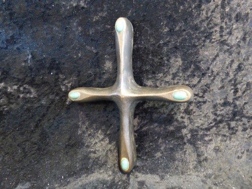 Kreuz aus bronze mit - kreuz,