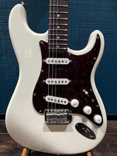 Squier fender classic vibe - by,