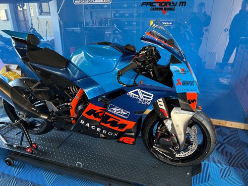 Track day fairing kit - track, block