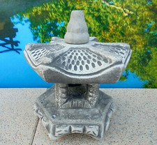 Japanische Steinlaterne --