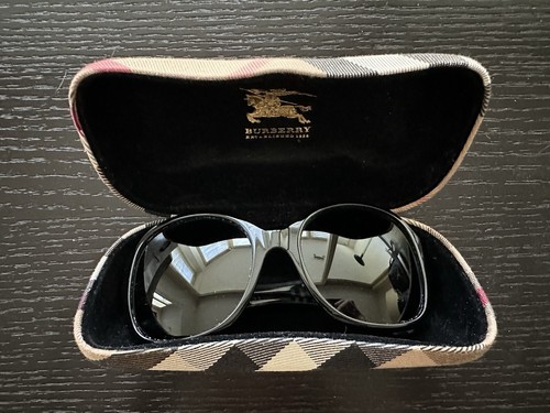 Burberry sunglasses very good - burberry,