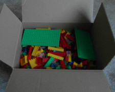 1 Karton Plastikbausteine (verschiedene Farben)