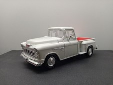 1:24 Chevrolet Pick Up Baujahr 1955er  5100 Stepside weiß Modellauto 