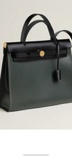 Hermes Herbag 31 , 2025 gekauft noch verklebt ,mit Rechnung. Besondere Farbe 