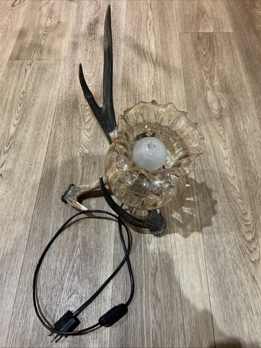 Geweih-Tischlampe