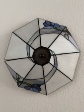 Tiffany-Deckenleuchte – handgefertigt aus farbigem Glas mit Blumenmotiv