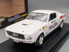 Modellautos 1:18 Ertl American