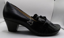 schöne verspielte schwarze
