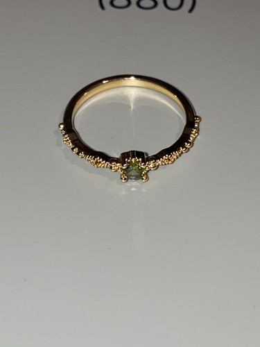 Goldfarbener ring mit grünem - goldfarbener,
