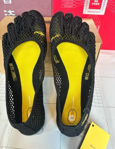 Vibram five fingers - yoga, shoes