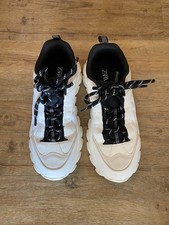 Trendy Sneaker von Zara