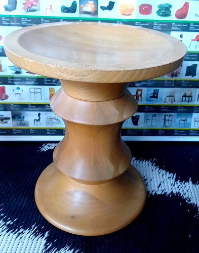 Eames gedrechselter holzhocker - eames,