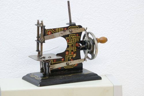 Alte kindernähmaschine - alte,