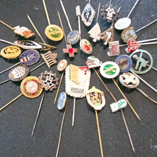 Konvolut anstecker pins aus - anstecker/pins,