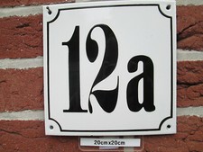 Hausnummer Mega Groß Emaille Nr. 12a schwarze Zahl weißer Hintergrund 20cmx20cm 