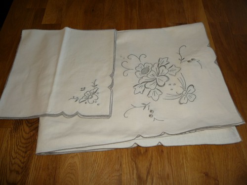 Tischdecke gestickt landhaus - -,