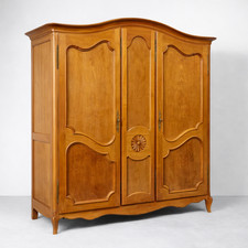 Antiker großer Kleiderschrank