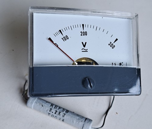 Voltmeter 300 einbau 58x45 - voltmeter,