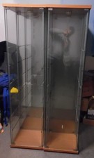 Alte Glasvitrine mit