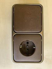 GIRA Flächenprogram in rotbraun Steckdose + Tast-Wechselschalter mit Rahmen