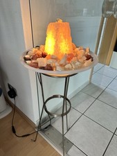 Wasserbrunnen mit Licht & Steinen