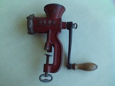 Schwerer alter Fleischwolf BEER 5 - ROT