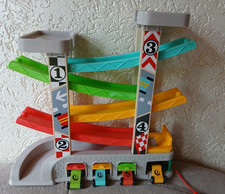 Kleinkinder Spielzeug Auto Rennstrecke für vier Autos