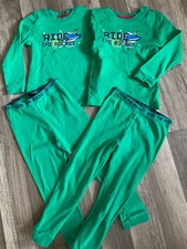 2 Stück  Schlafanzug Jungen  in Gr. 98/ 104  Zwillinge grün