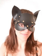 Handmade Echtleder Maske Katze Schwarz mit goldenen Nieten Cat Halloween Faschin