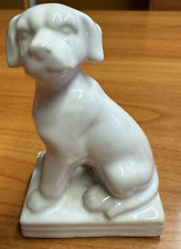 Porzellan Figur Hund ohne Zeichen Dogge ca. 12 x 8 cm uni weiß.