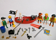 Piraten Kinder mit Ruderboot