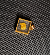 vergoldeter Anhänger mit echten Goldnugget