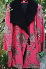 Extravaganter Gehrock rot-schwarz-gold / Design-Unikat