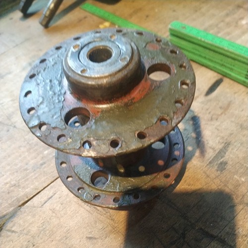 Norton 16h 19 wheel hub - 19,