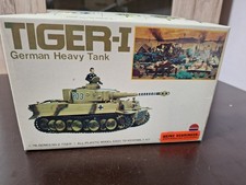 Nitto Kagaku Tiger 1 Panzerbausatz angefangen in der OvP Maßstab 1:72