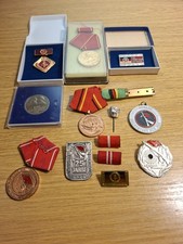 Konvolut DDR-Orden, -Nadeln, - Medaillen