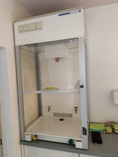 Laminarflow-Arbeitsplatz /Sicherheitsarbeitsplatz Labor (Wasser- ? Gasanschluss)