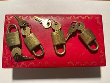 Louis Vuitton Vintage-Schloss mit jeweils zwei Schlüsseln, 212