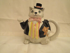 A897	Teekanne Katze, Keramik, H. ca. 19,5 cm, Fassungsvermögen 1 L.