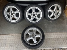Leichtmetallfelgen mit Reifen