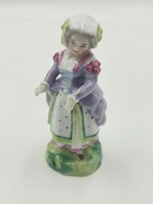 FIGUR JUNGE FRAU AUS PORZELLAN